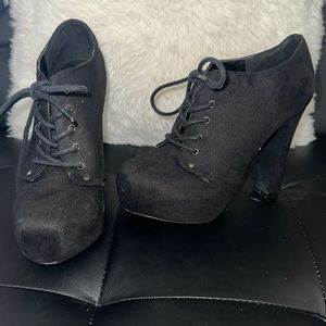 Black heel booties